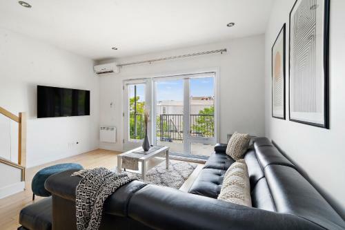 Frontenac Apartments By Restavio