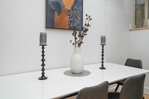 Frontenac Apartments By Restavio