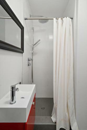 Frontenac Apartments By Restavio