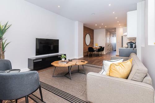 Apartamento Vast And Perfectly Located 3 Bedroom Flat By Denstays