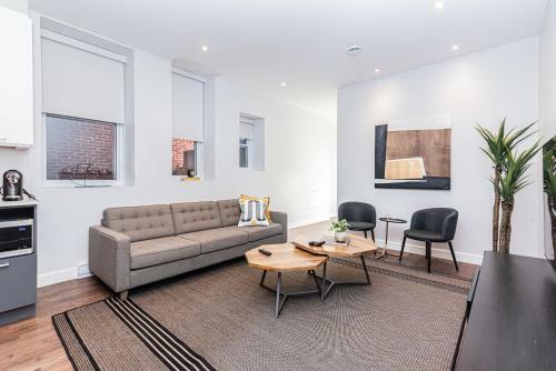 Apartamento Vast And Perfectly Located 3 Bedroom Flat By Denstays