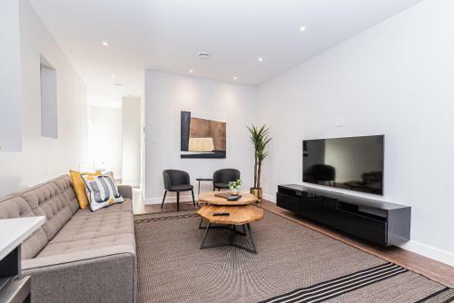 Apartamento Vast And Perfectly Located 3 Bedroom Flat By Denstays