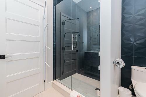 Apartamento Vast And Perfectly Located 3 Bedroom Flat By Denstays
