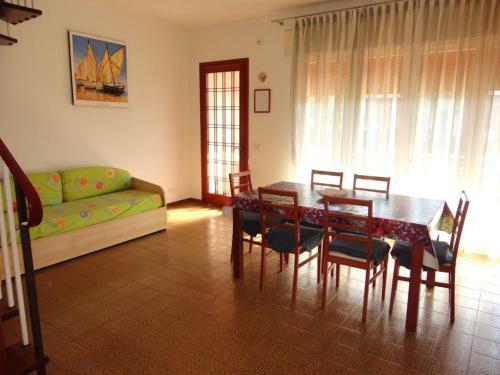 Beautiful Villa With Garden And Pool For 8 People