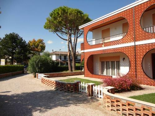 Beautiful Villa With Garden And Pool For 8 People