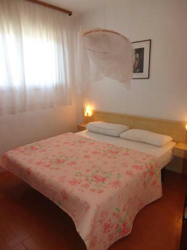 Beautiful Villa With Garden And Pool For 8 People