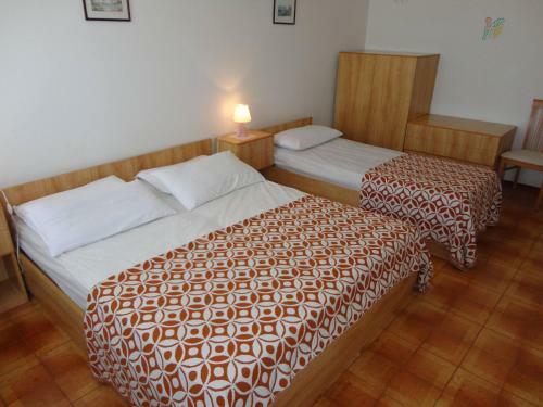 Apartment Near The Beach-pool-tv-ac
