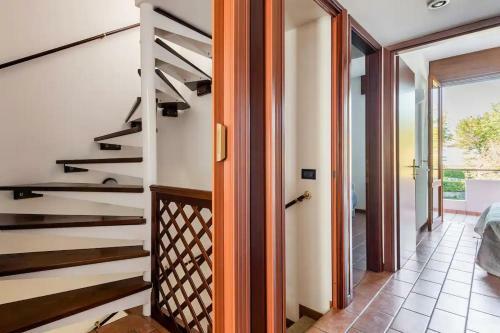 Spacious Villa - Private Garden Near The Sea/beach