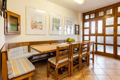 Spacious Villa - Private Garden Near The Sea/beach