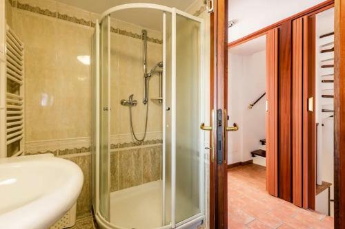 Spacious Villa - Private Garden Near The Sea/beach