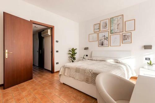 Spacious Villa - Private Garden Near The Sea/beach