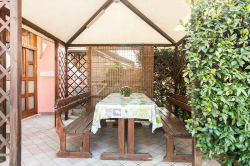 Spacious Villa - Private Garden Near The Sea/beach