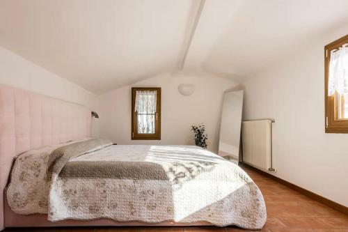 Spacious Villa - Private Garden Near The Sea/beach