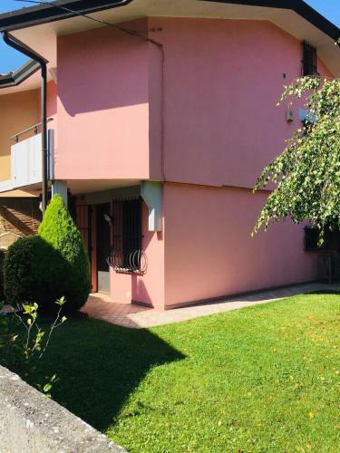 Spacious Villa - Private Garden Near The Sea/beach