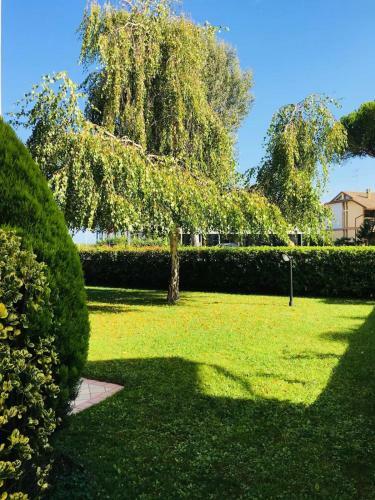 Spacious Villa - Private Garden Near The Sea/beach