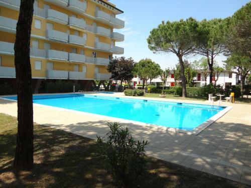 Apartment With Pool In Excellent Location