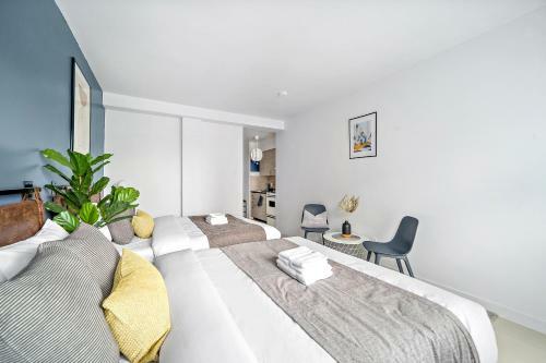 Hutchison Apartments By Restavio