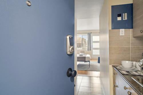 Hutchison Apartments By Restavio