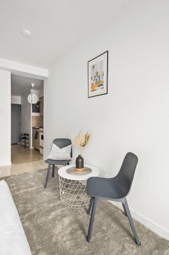 Hutchison Apartments By Restavio