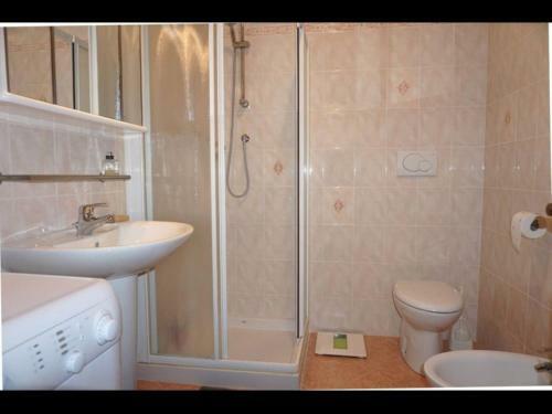 Beautiful Apartment For 5 People-pool-terra