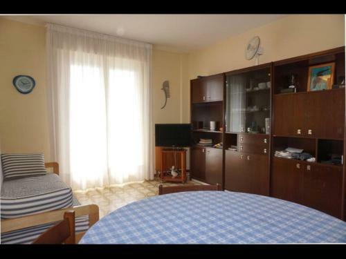 Beautiful Apartment For 5 People-pool-terra