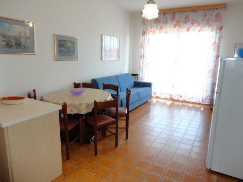 Apartment With Terrace For 5 People Near The Beach