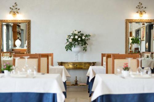 Li Pali Hotel & Restaurant