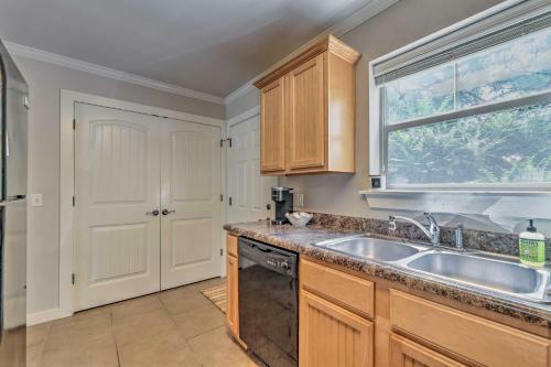 Charming Springdale Townhome About 5 Mi To Dtwn!