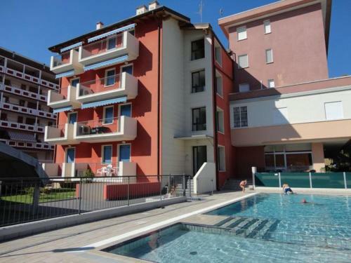 Nice Third Floor Apartment With Swimming Pool