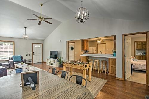 Spacious Rogers House With Beaver Lake Access!