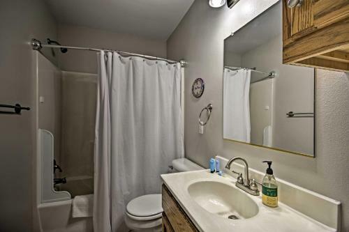 Spacious Rogers House With Beaver Lake Access!