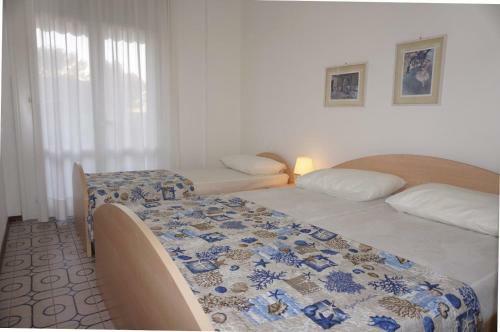 Beautiful Beachfront Apartment With Swimming Pool - Great Location