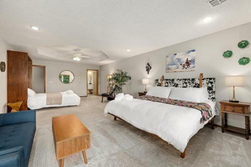 Hillside Hideaway - Lake Views And Lake Access - Hot Tub!