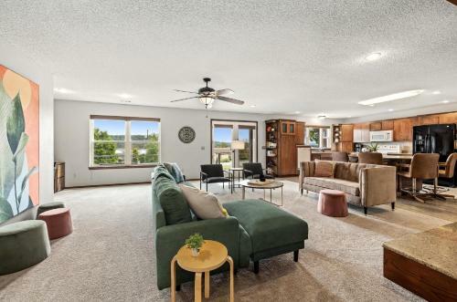 Hillside Hideaway - Lake Views And Lake Access - Hot Tub!