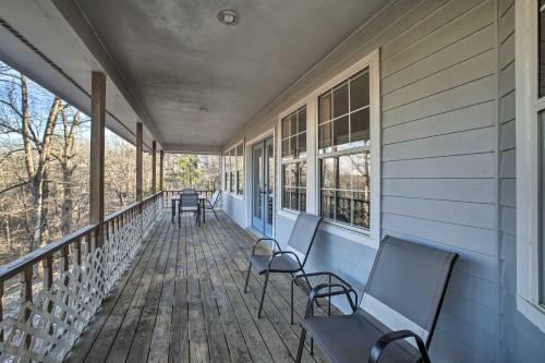 Spacious Home On Beaver Lake With Deck And Fire Pit!