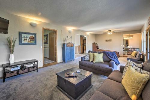 Spacious Home On Beaver Lake With Deck And Fire Pit!