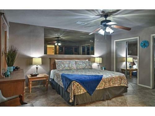 Waterfront Listing - 3 Bedroom 3 Bath On Secluded Private Cove,great Location
