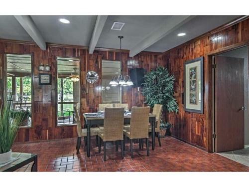 Waterfront Listing - 3 Bedroom 3 Bath On Secluded Private Cove,great Location