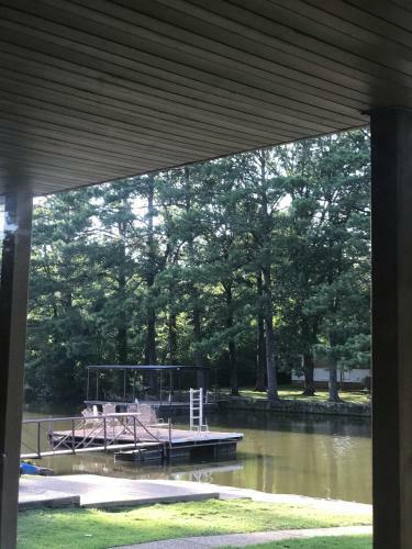 Waterfront Listing - 3 Bedroom 3 Bath On Secluded Private Cove,great Location
