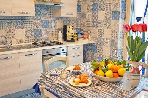 Hostal Midway House Italy Rooms - Wifi - Parking - Bus Stop