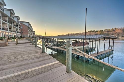 Apartamento Lakefront Hot Springs Condo With Sunset Views!
