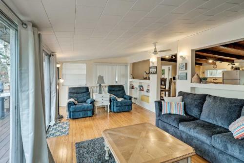 Riverfront Retreat With Game Room, Large Deck And Grill