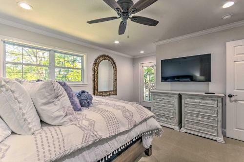 Lake Hamilton Escape With Deck, Games And Water Views!