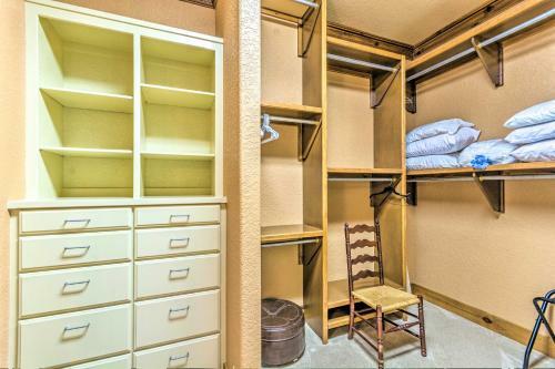 Luxurious Hot Springs Abode With Private Dock!