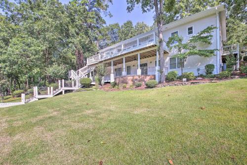 Grand Waterfront Retreat With Dock, Slip And Game Room