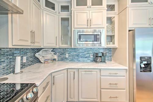 Grand Waterfront Retreat With Dock, Slip And Game Room
