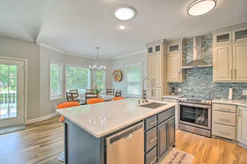 Grand Waterfront Retreat With Dock, Slip And Game Room