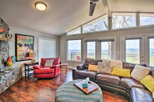 Luxe Home With Deck Mins To Lake And Natl Park!