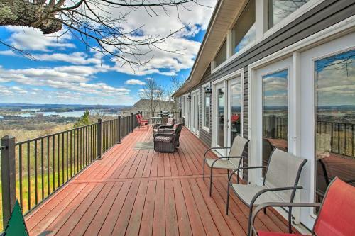 Luxe Home With Deck Mins To Lake And Natl Park!