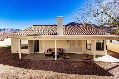 Contemporary Oro Valley Retreat With Mountain View